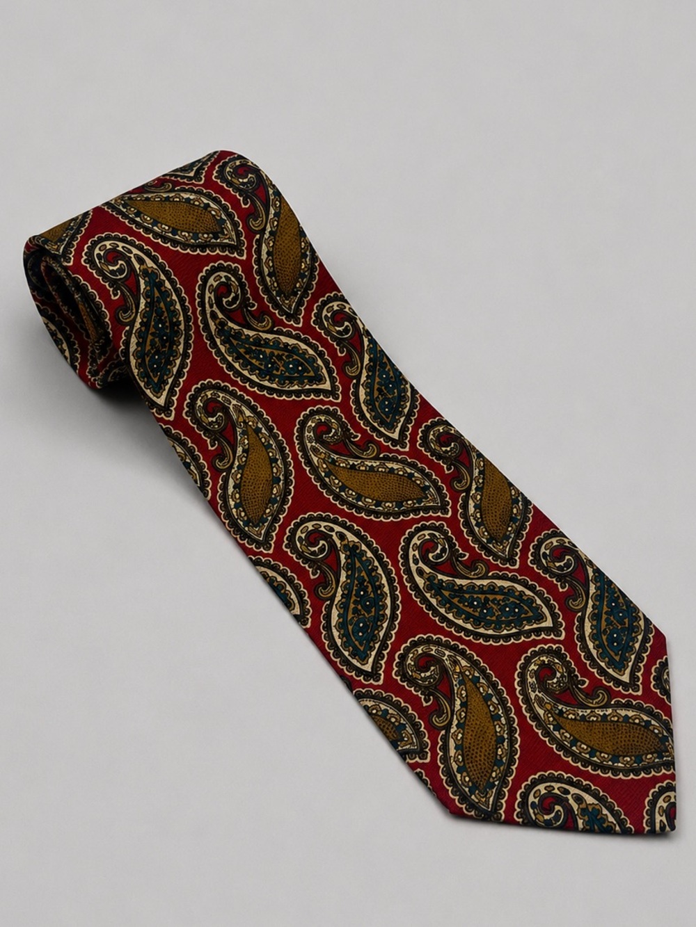 Eddie Bauer Vintage Red Paisley 100% Silk Tie 64” x 3.875”